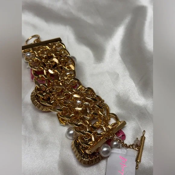 NWT 🧁🍰Betsey Johnson Sweet Bakery Charm Toggle Bracelet - Picture 9 of 12
